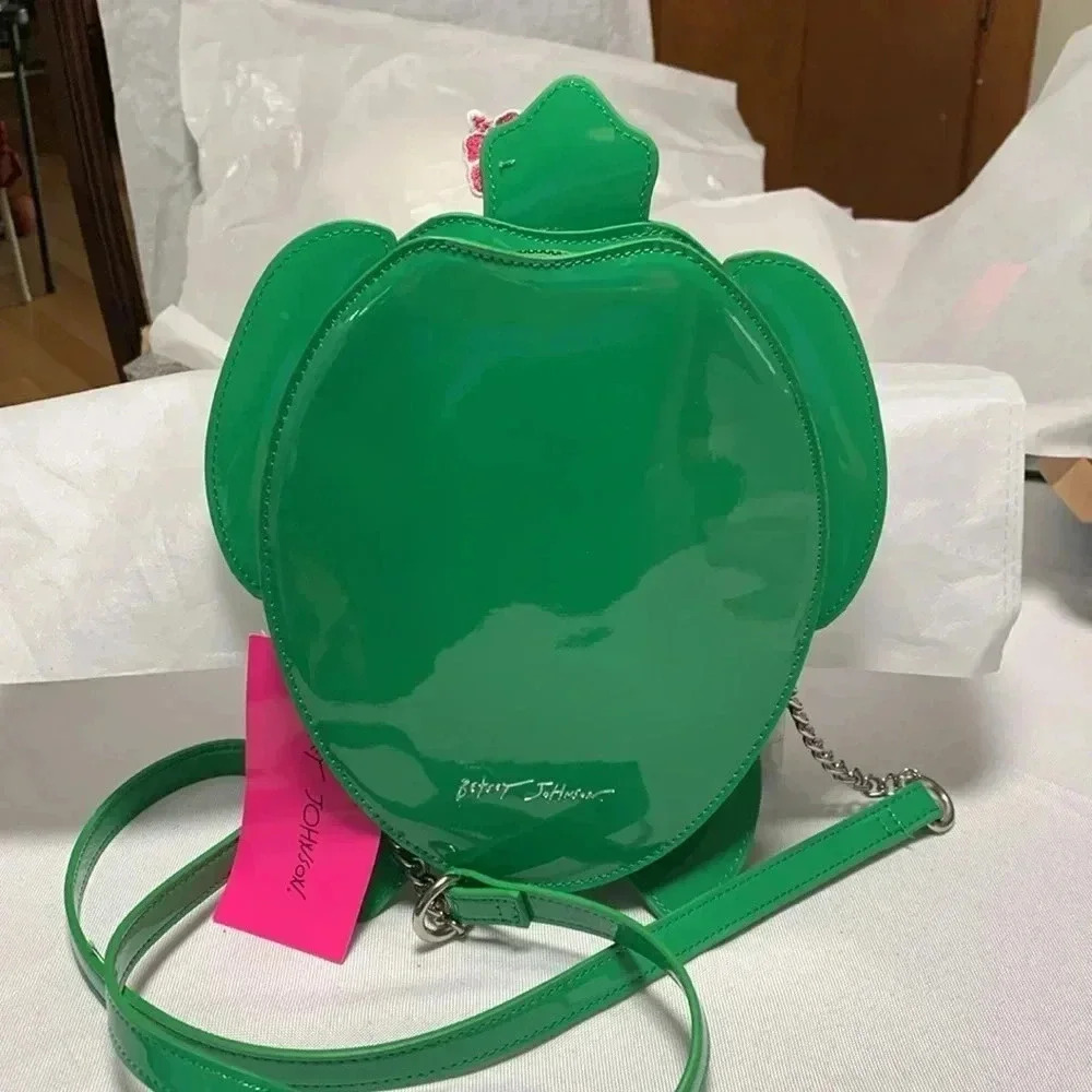 BETSEY JOHNSON Turtle Purse,Crossbody. NWT. - Picture 2 of 3